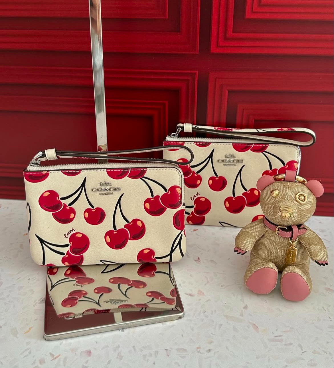 Coach 🍒Cherry🍒 Wrislet