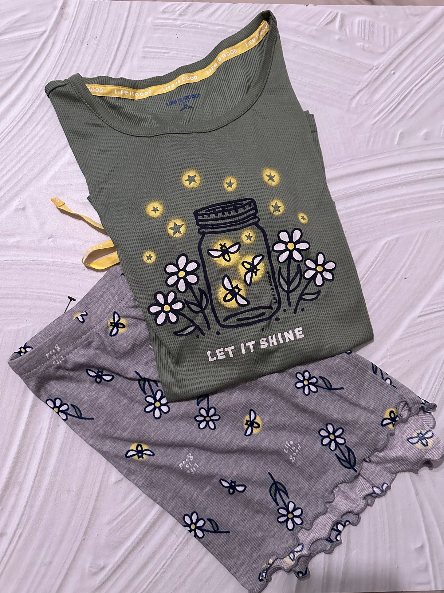 Pijama Verde Olivo de Flores y Abejas