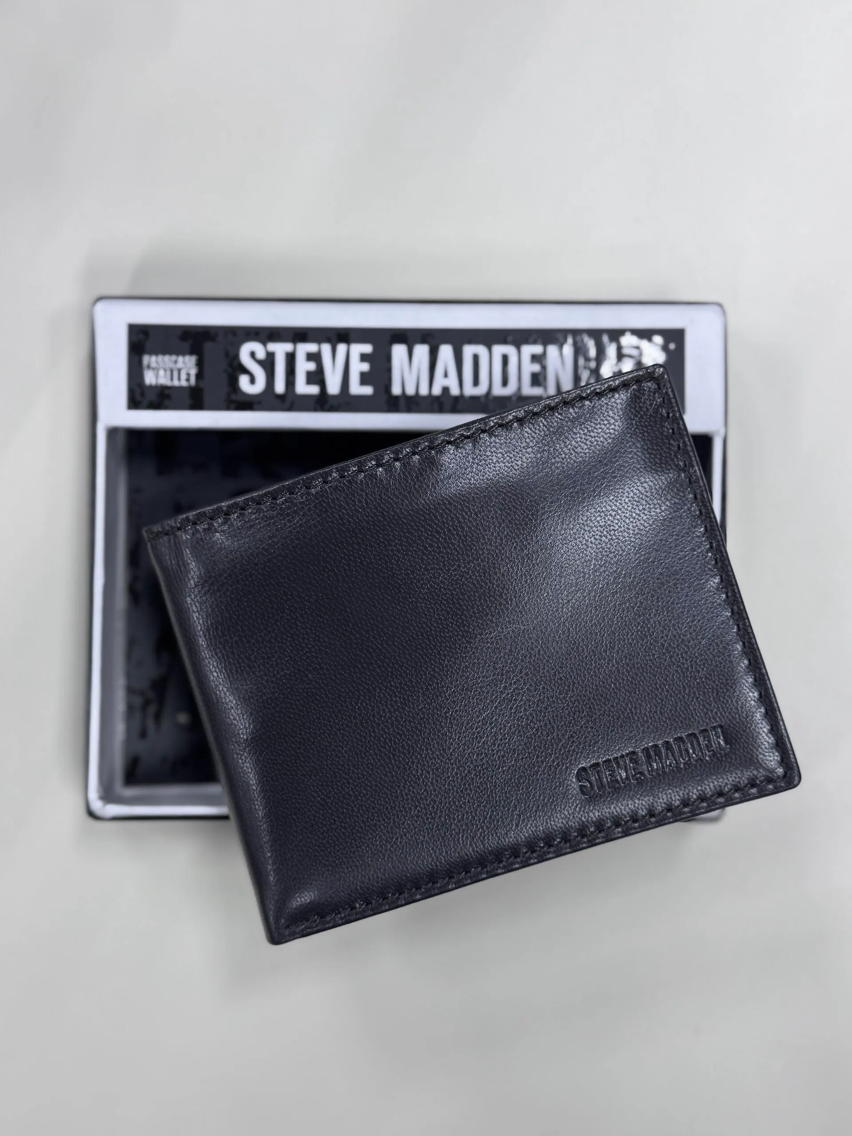 Steve Madden Leather RFID Wallet Negra