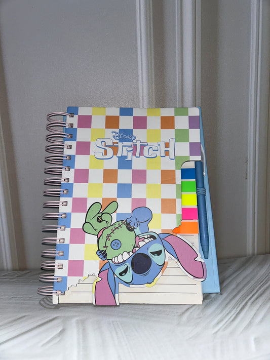 Libreta con Separadores y Lápiz Stitch