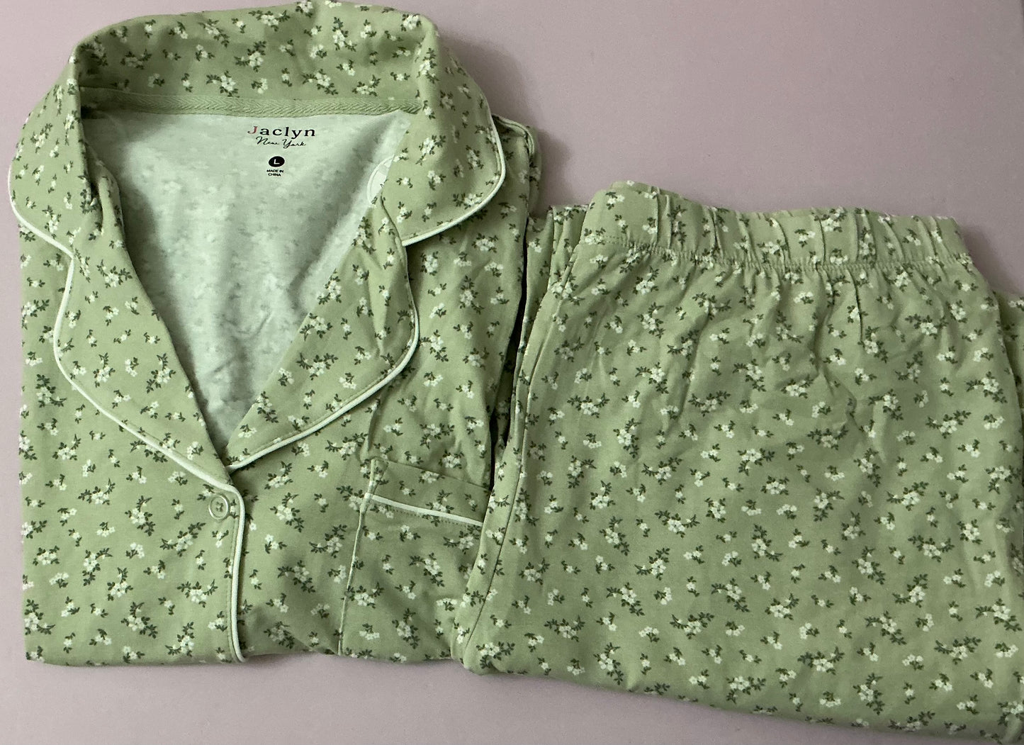 Pijama Jaclyn verde con flores