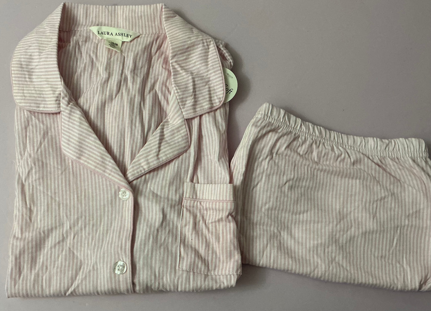 Pijama Laura Ashley rosada con rayas