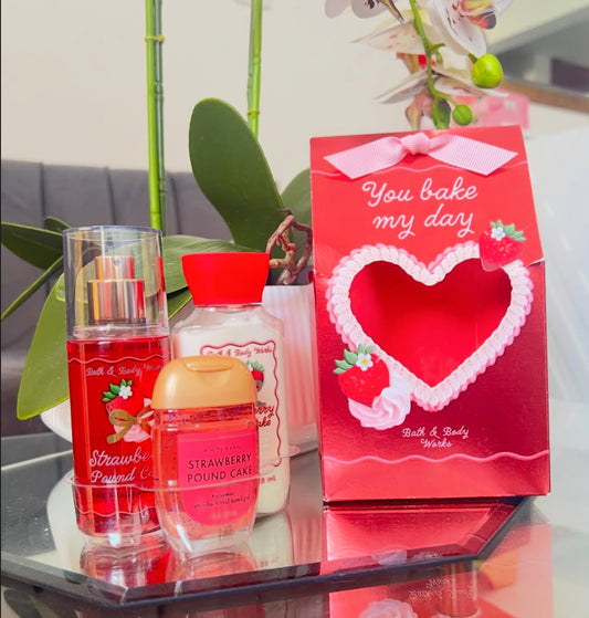 🍓Mini Set Strawberry Pound Cake Bath & Body🍓