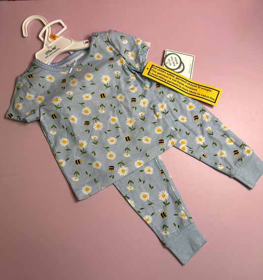 Pijama de flores y abejas
