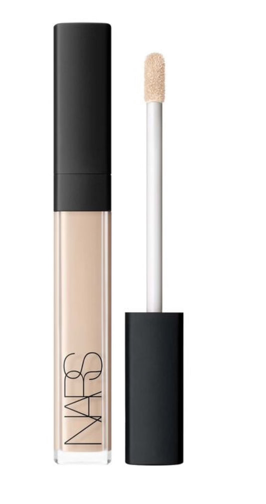 NARS 
Radiant Creamy Concealer with Hydrating Medium Coverage