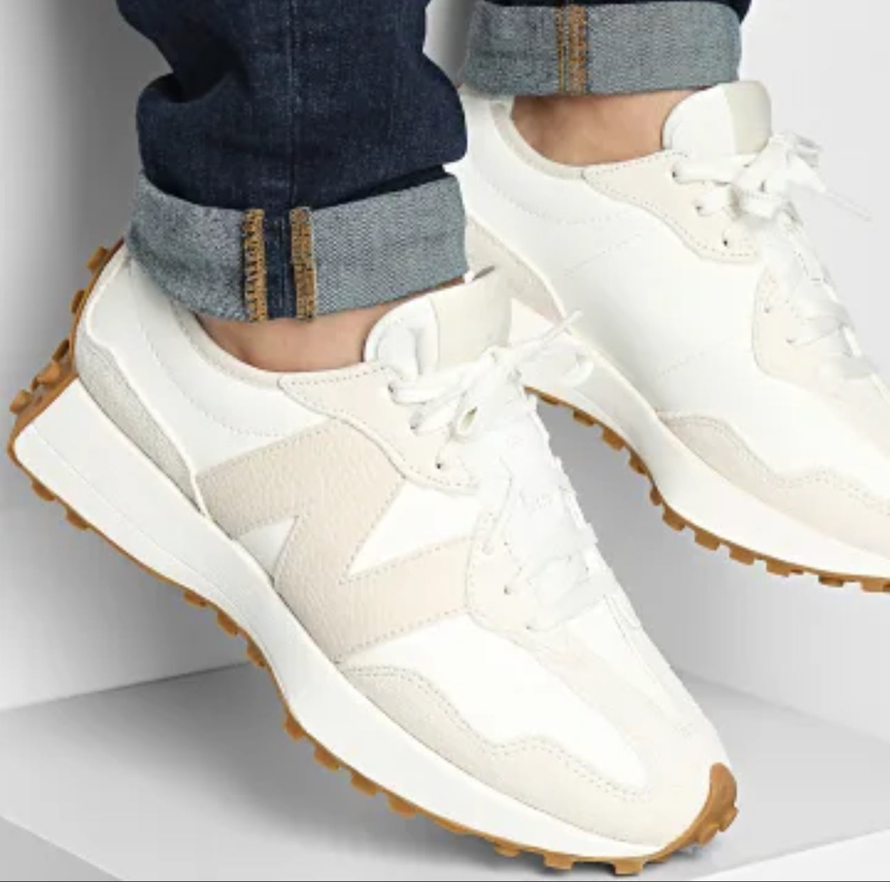 New Balance 🤍 327