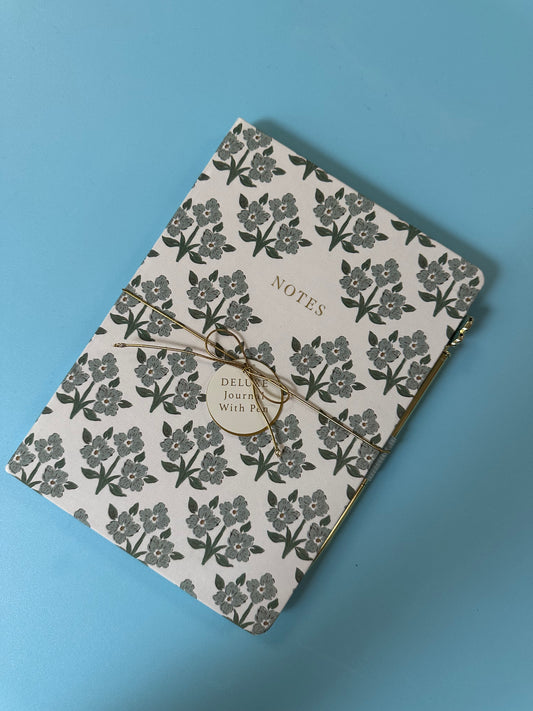 Libreta Costurada con Lápiz