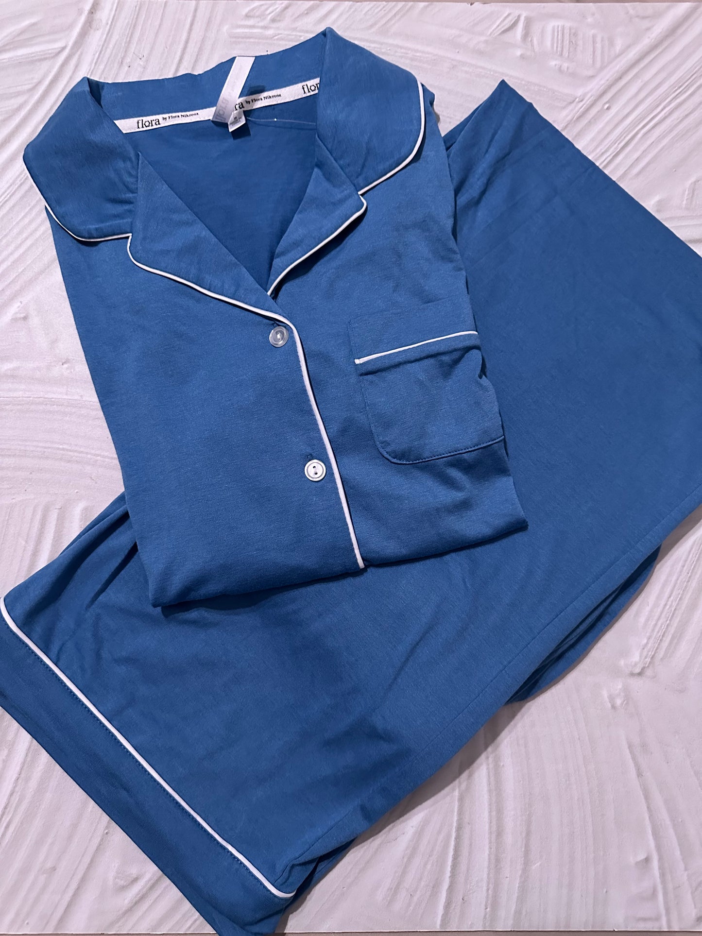 Pijama Azul Claro y Blanco