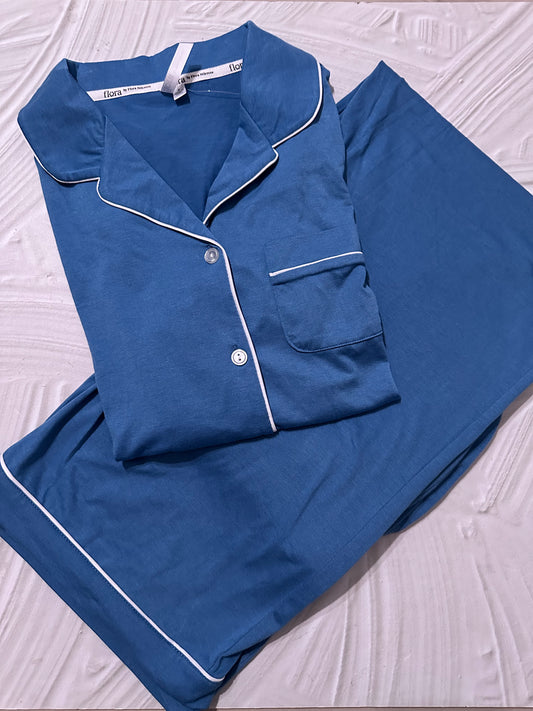 Pijama Azul Claro y Blanco