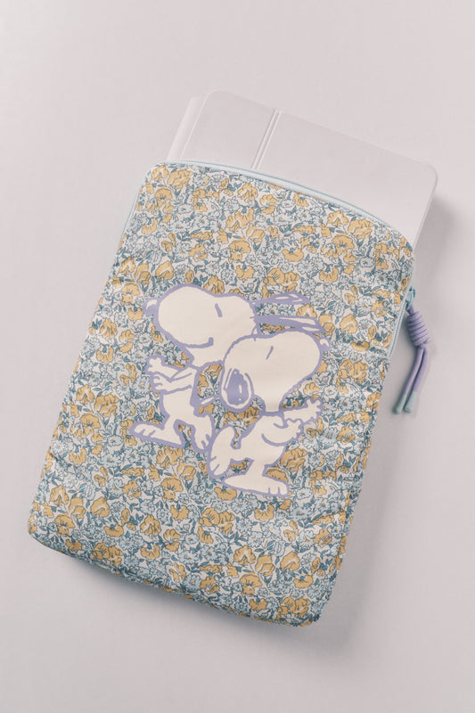 Funda para tablet de florecitas Snoopy