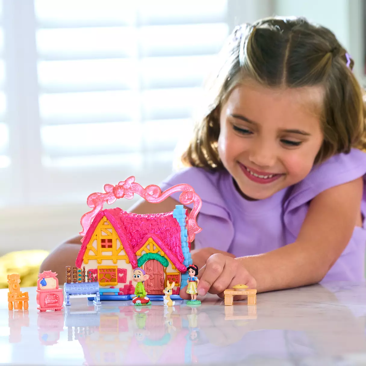 Snow White Cottage Micro Play Set – Snow White and the Seven Dwarfs
